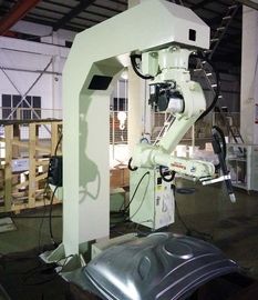 Sistema robótico 6 industriales AXIS del corte de las partes del cuerpo automotrices con la fuente de Plama