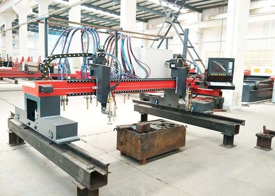 Tipo plasma del pórtico del CNC y cortadora automáticas de llama con las antorchas multi de la tira
