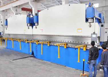 El CNC de 320 T sincroniza comienzo en tándem de la dobladora del freno de la prensa de la placa del trapecio
